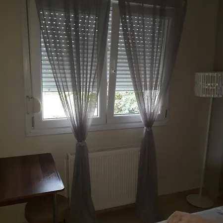 Tassos نيا ميشانيونا